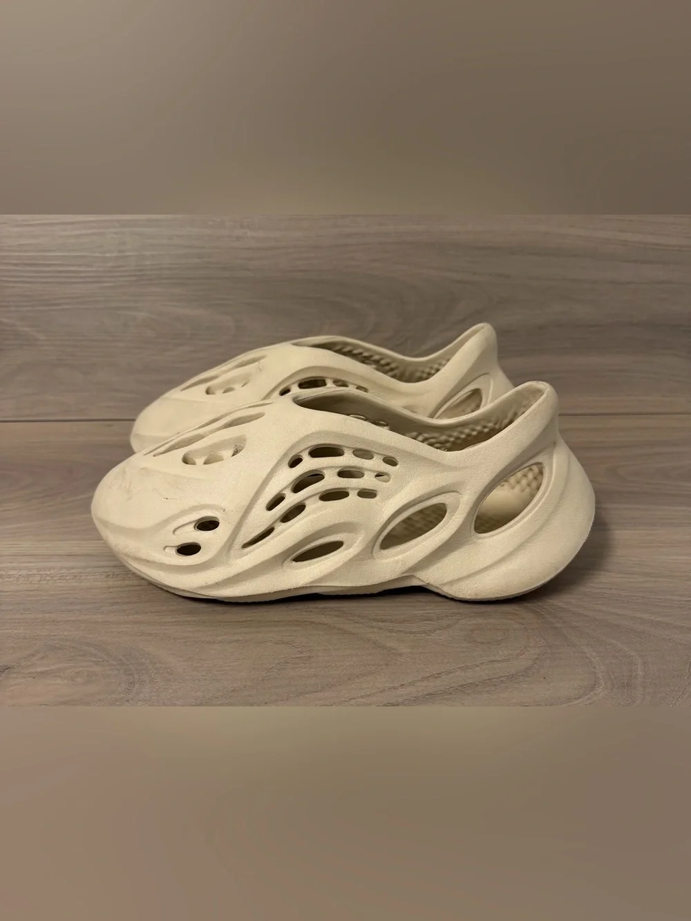 Form runner kids slip on sandals size 5